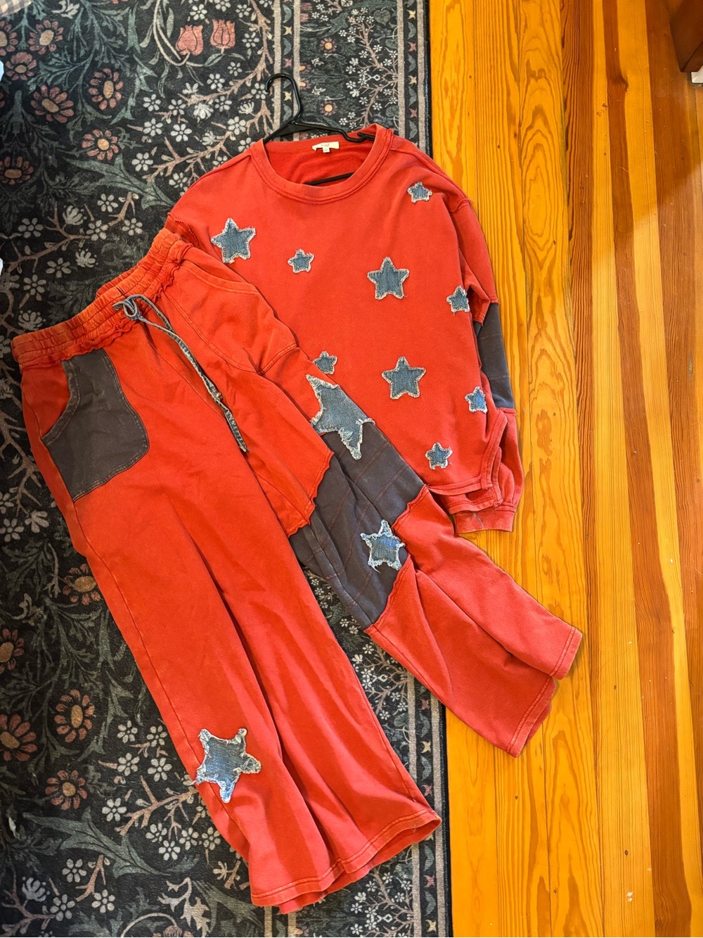 Easel Red Star Crewneck Top + Pants - Picture 4 of 4